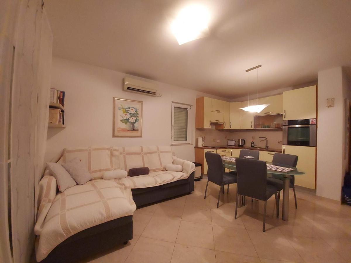 Abbadessa Apartment Kastela Luaran gambar